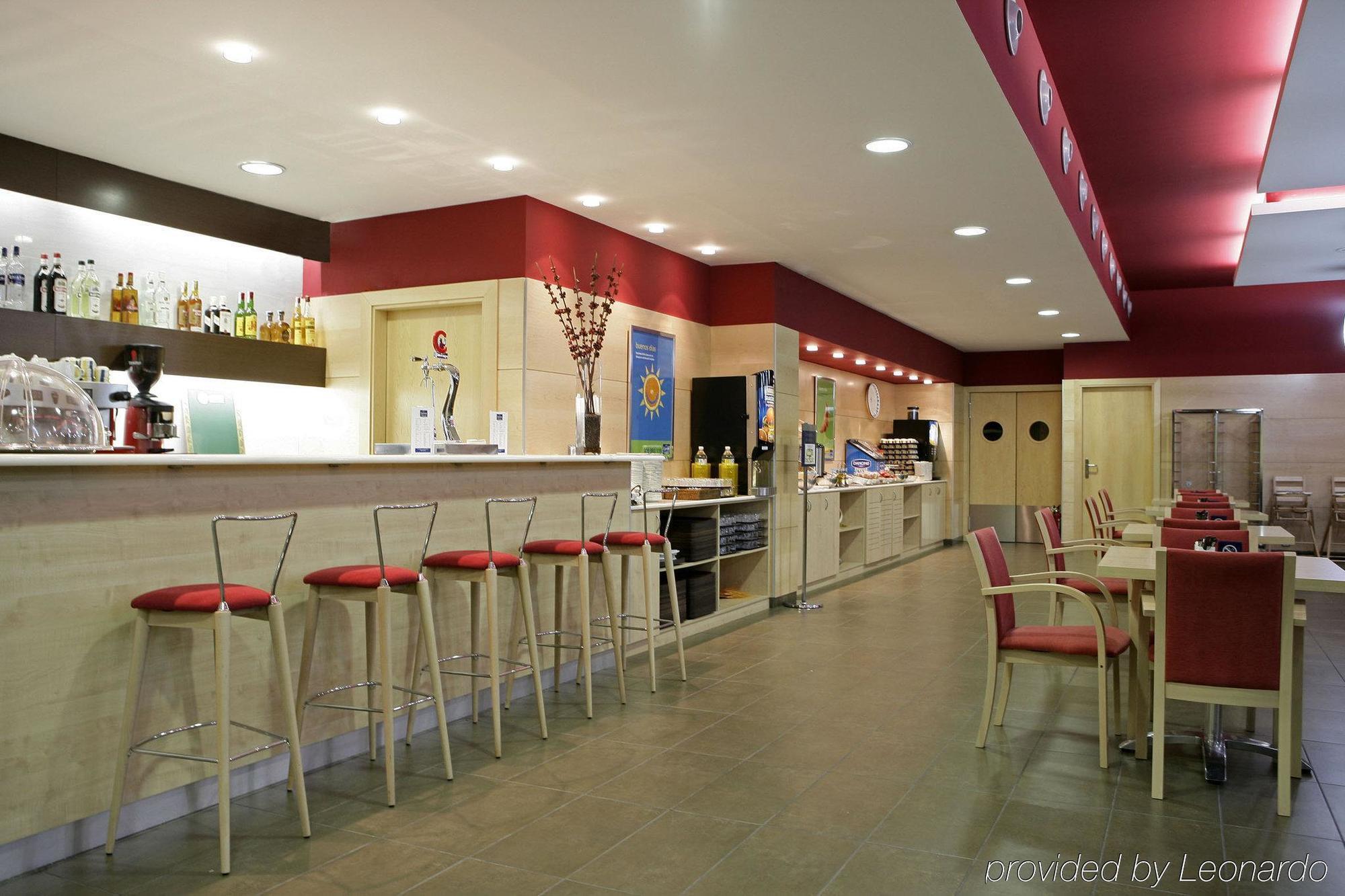 B&B Hotel Madrid Aeropuerto T1 T2 T3 ร้านอาหาร รูปภาพ