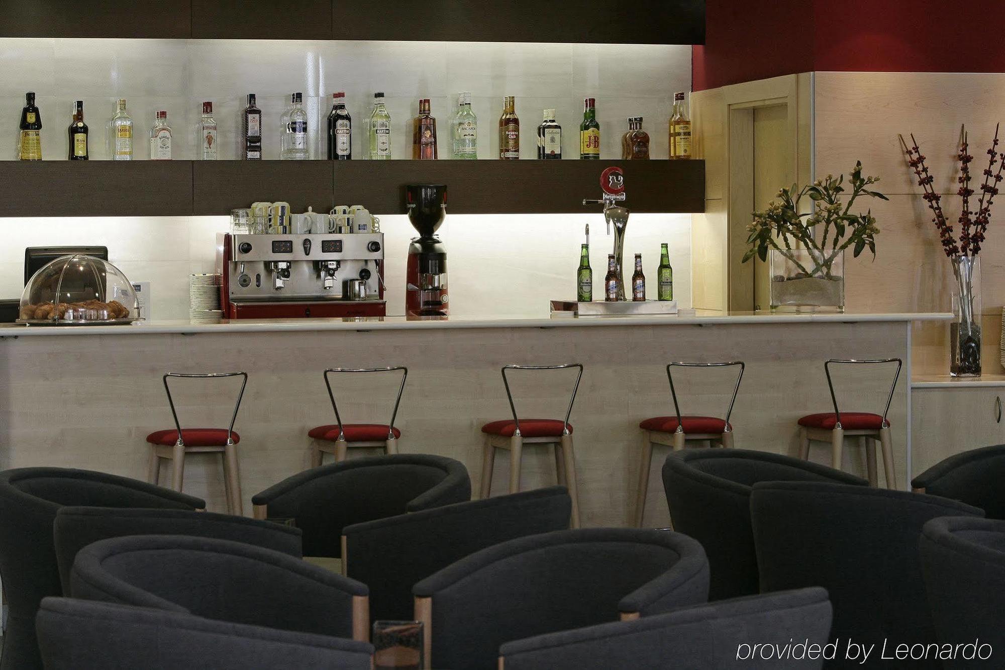 B&B Hotel Madrid Aeropuerto T1 T2 T3 ภายนอก รูปภาพ
